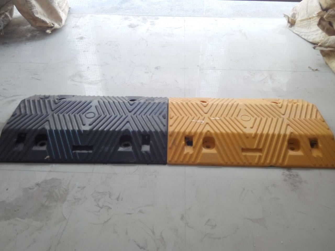 Reflective Glass Beads Rubber Speed Breaker 50mm Bengaluru