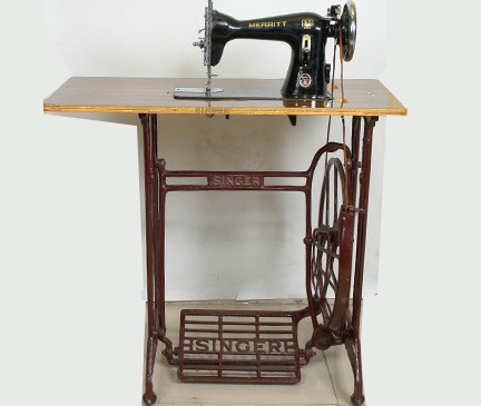 Singer Sewing Machine With Stand Table