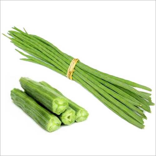 Fresh Drumstick - 500g, 10-15 Inches Length - Green, Excellent Food Grade Packaging, Rich in Calcium for Bone Health, Ideal for Diabetics, Freshness Preserved for 7 Days