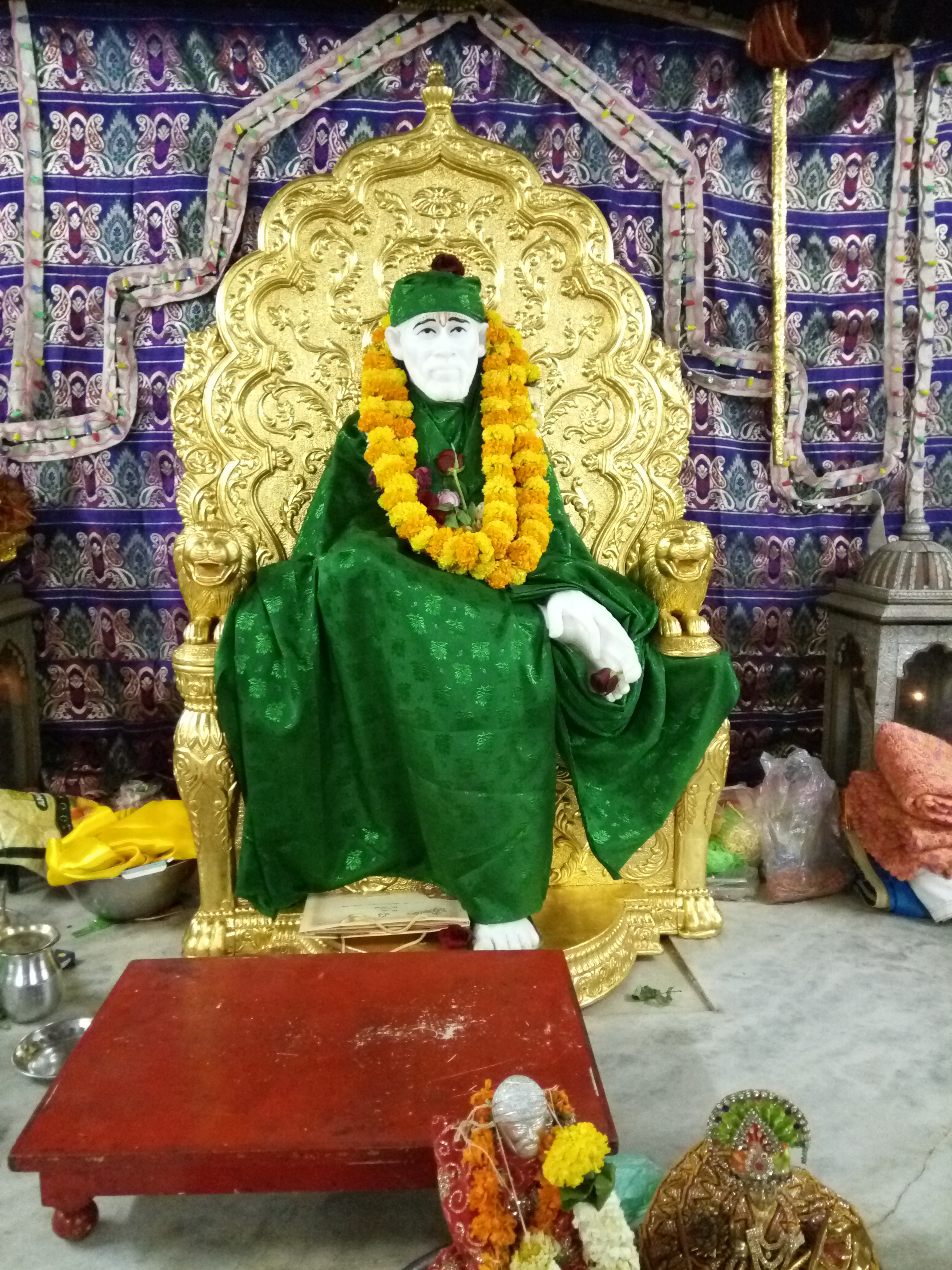 Golden Sai Sinhasan