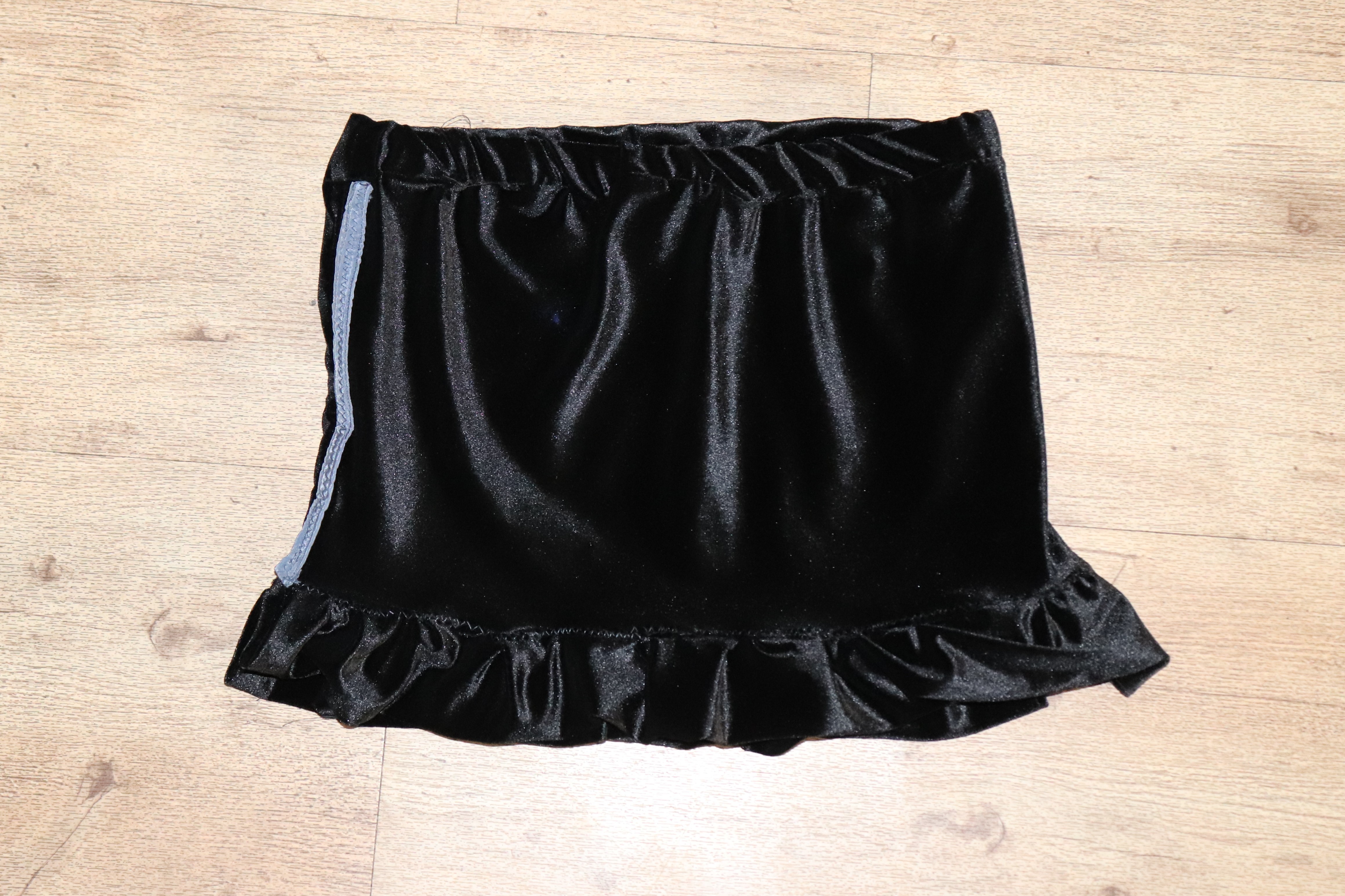 Fitted Black Spandex Skirt - Medium Size, Trendy Design | Quick Dry, Plain Dyed, Ruffled Style