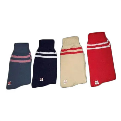 सादा स्कूल मोजे