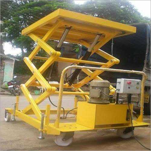 गड्ढे पर चढ़कर हाइड्रोलिक कैंची लिफ्ट