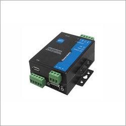 ब्लैक एंड ब्लू यूएसबी टू सीरियल कन्वर्टर आइसोलेशन के साथ