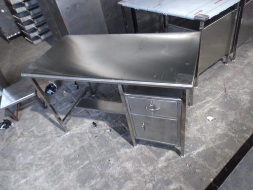 स्टील ऑफिस टेबल