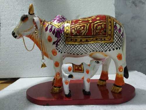 सफेद और सुनहरा मल्टीकलर क्ले कामधेनु बछड़ा