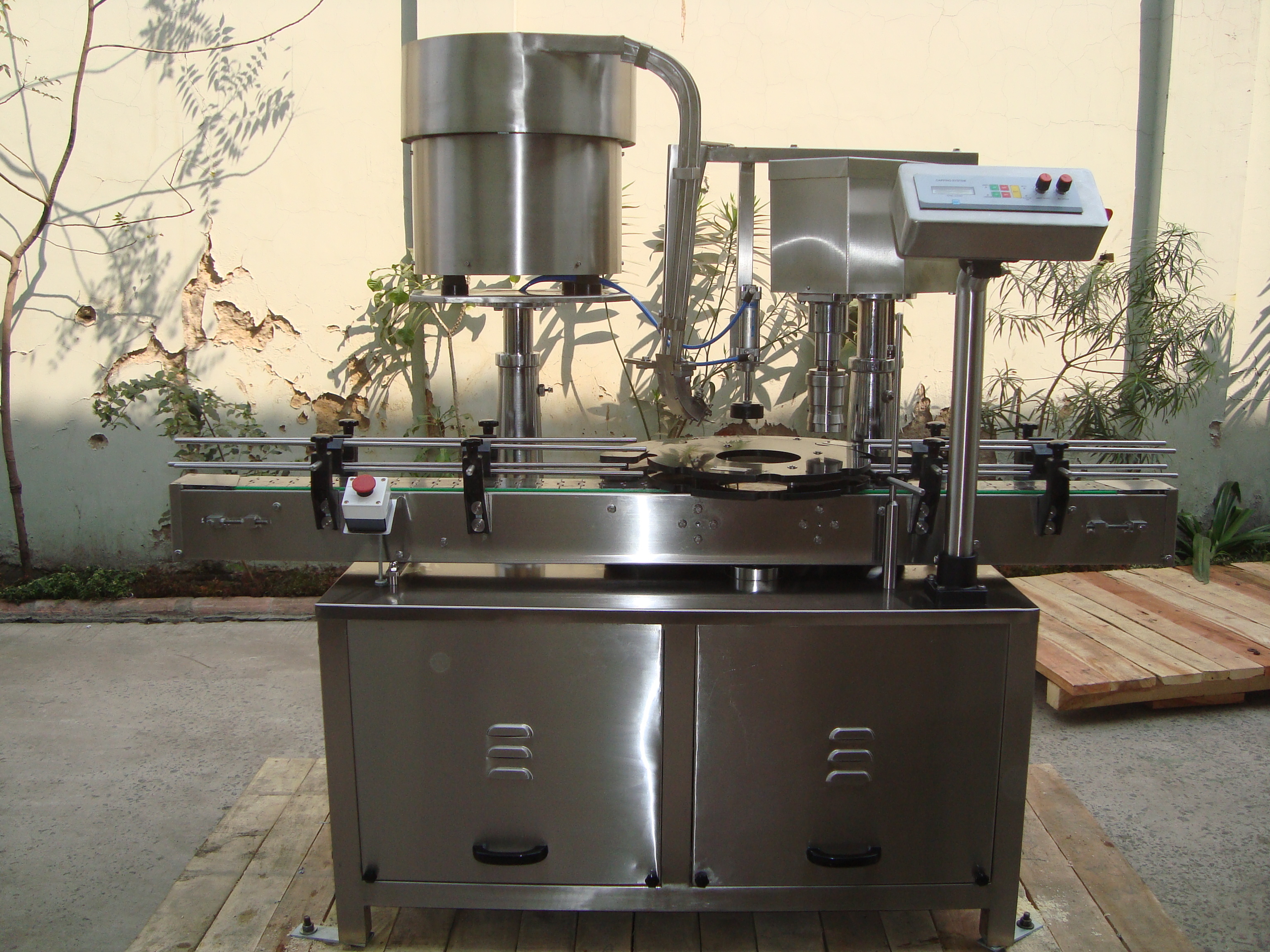 Automatic Screw Capping Machine Capacity: 10 Ml To 1000 Ml