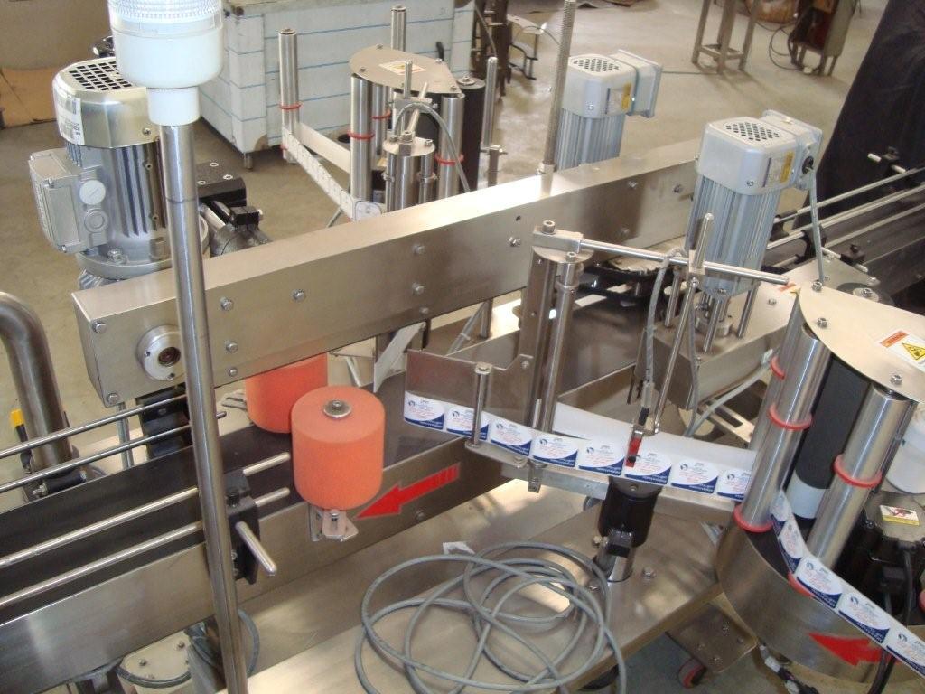 Automatic Self Adhesive Double Side Sticker Labeling Machine Capacity: 10 Ml To 1000 Ml