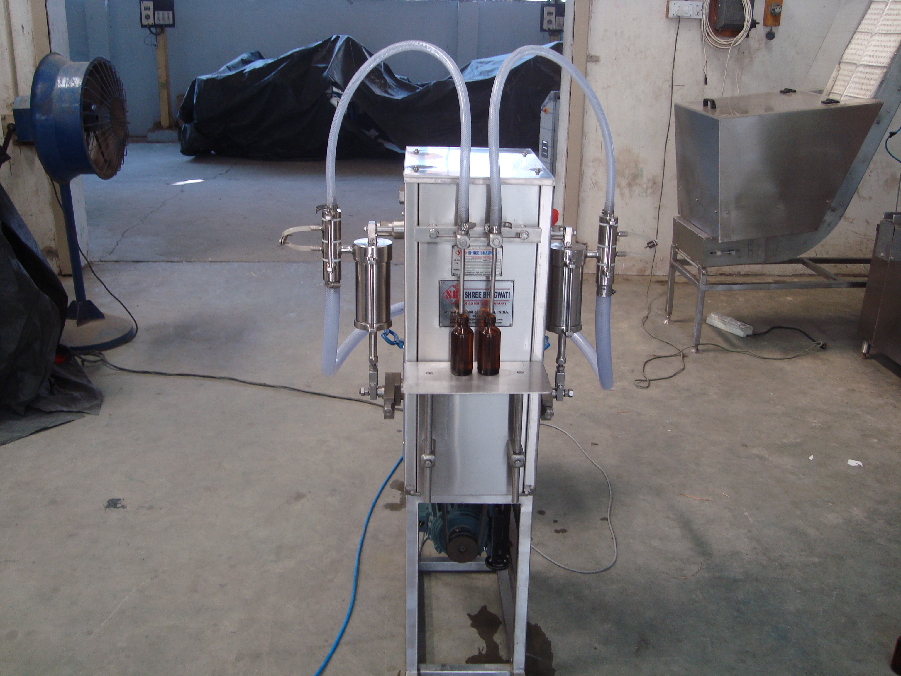 Semi Automatic Two Head Filling Machine Capacity: 10 Ml To 1000 Ml