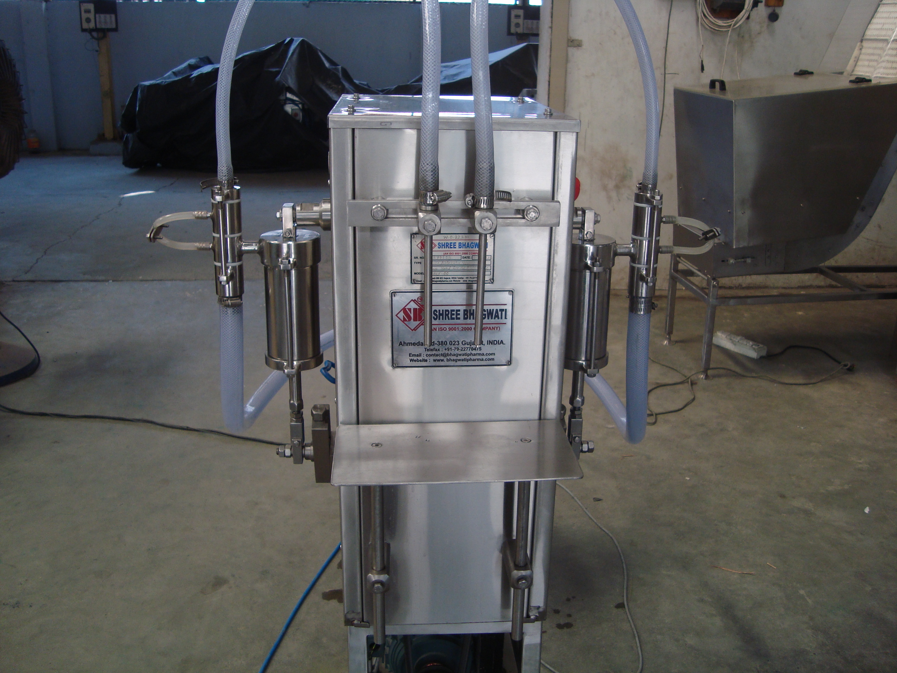 Semi Automatic Two Head Filling Machine Capacity: 10 Ml To 1000 Ml