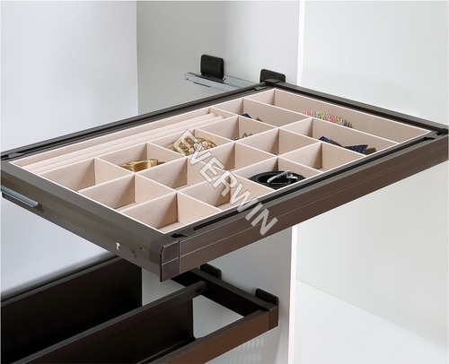 ब्राउन वॉर्डरोब एक्सेसरीज