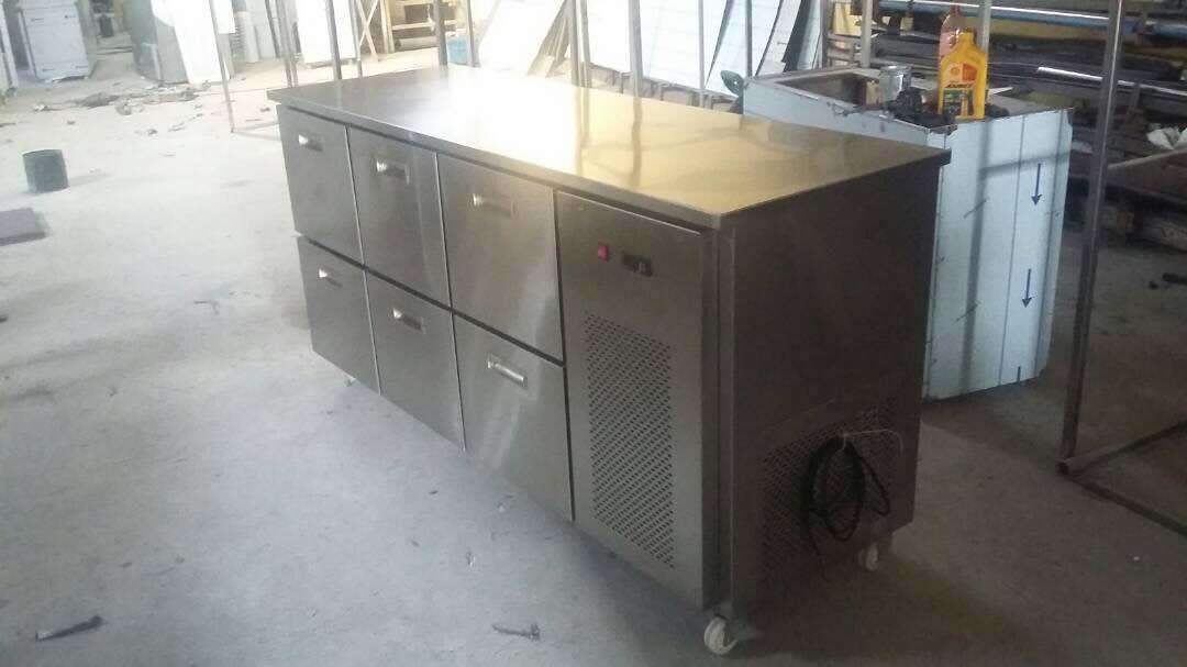 Freezer - 600 Liters Capacity, Stainless Steel Material | -18°c To -25°c Temperature Range, R134a Refrigerant, 250 Watts Power Consumption, 220-240v Voltage