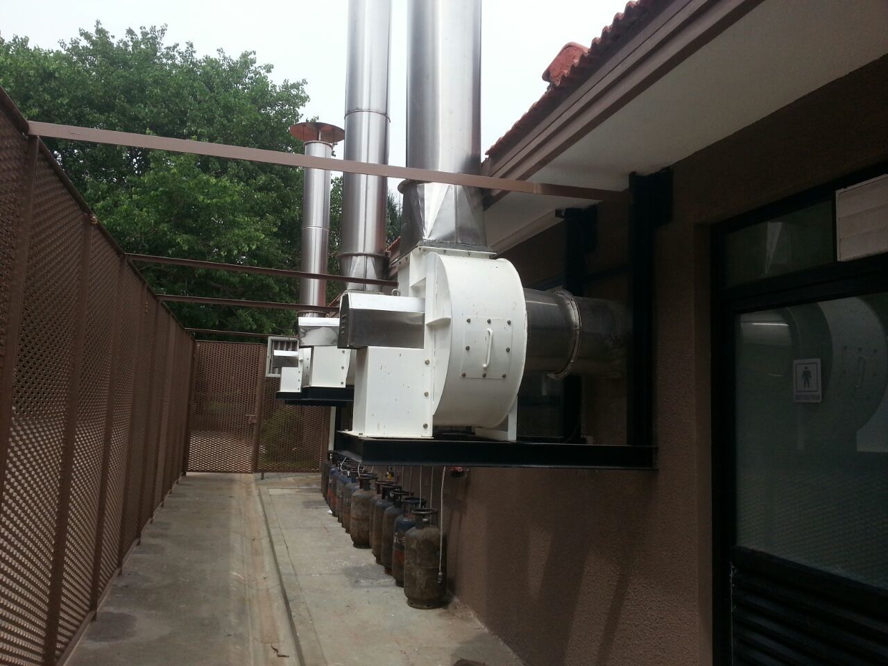 Centrifugal Blower - Steel, Variable Dimensions , 10000 Cfm Airflow, 10-50 Kw Power, 70 Dba Noise Level, Is 13651 Compliance