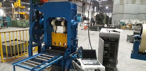 स्वचालित छिद्रण मशीन