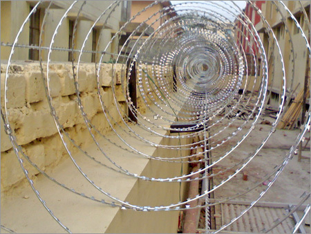 मजबूत बर्बेड टेप