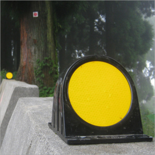 Durable Median Marker - Plastics Material, Small To Large Size, Yellow Color | Automatic Function, Powered Design for Enhanced Visibility