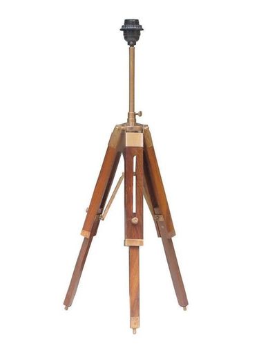 शास्त्रीय समुद्री पीतल ब्राउन तिपाई