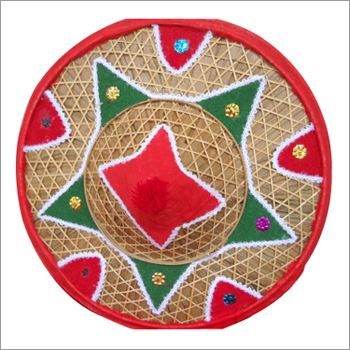 कढ़ाई की दीवार पर लगाने वाली सजावट