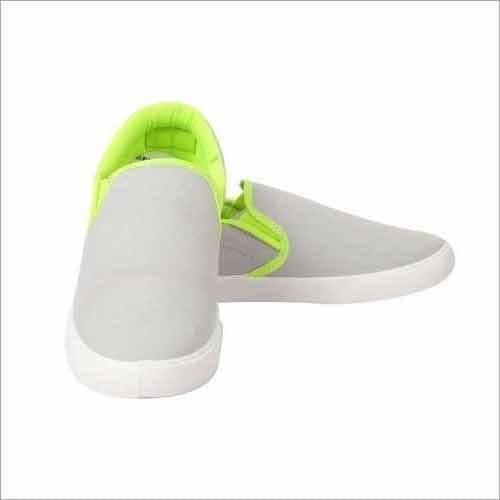 सफेद मोकासिन जूते एड़ी का आकार: कम