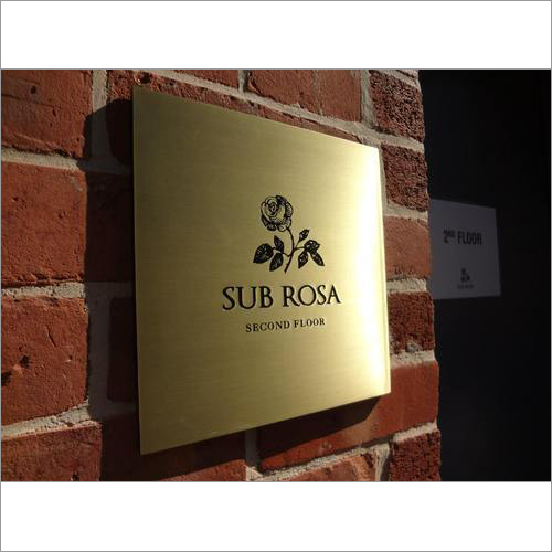 नक़्क़ाशीदार पीतल के हस्ताक्षर