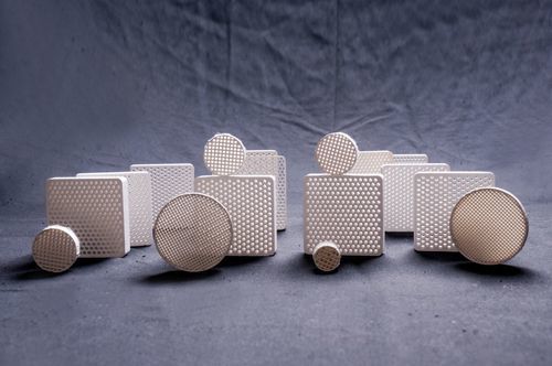 Honeycomb Ceramic Filter Application: Ita A Cana A Makea A Thea A Followinga A Resulta A Througha A Filter:a A Purifya A Metala A Liquida A Anda A Geta A Ridea A Ofa A Non-a A Metala A Impuritya A Anda A Gas.
