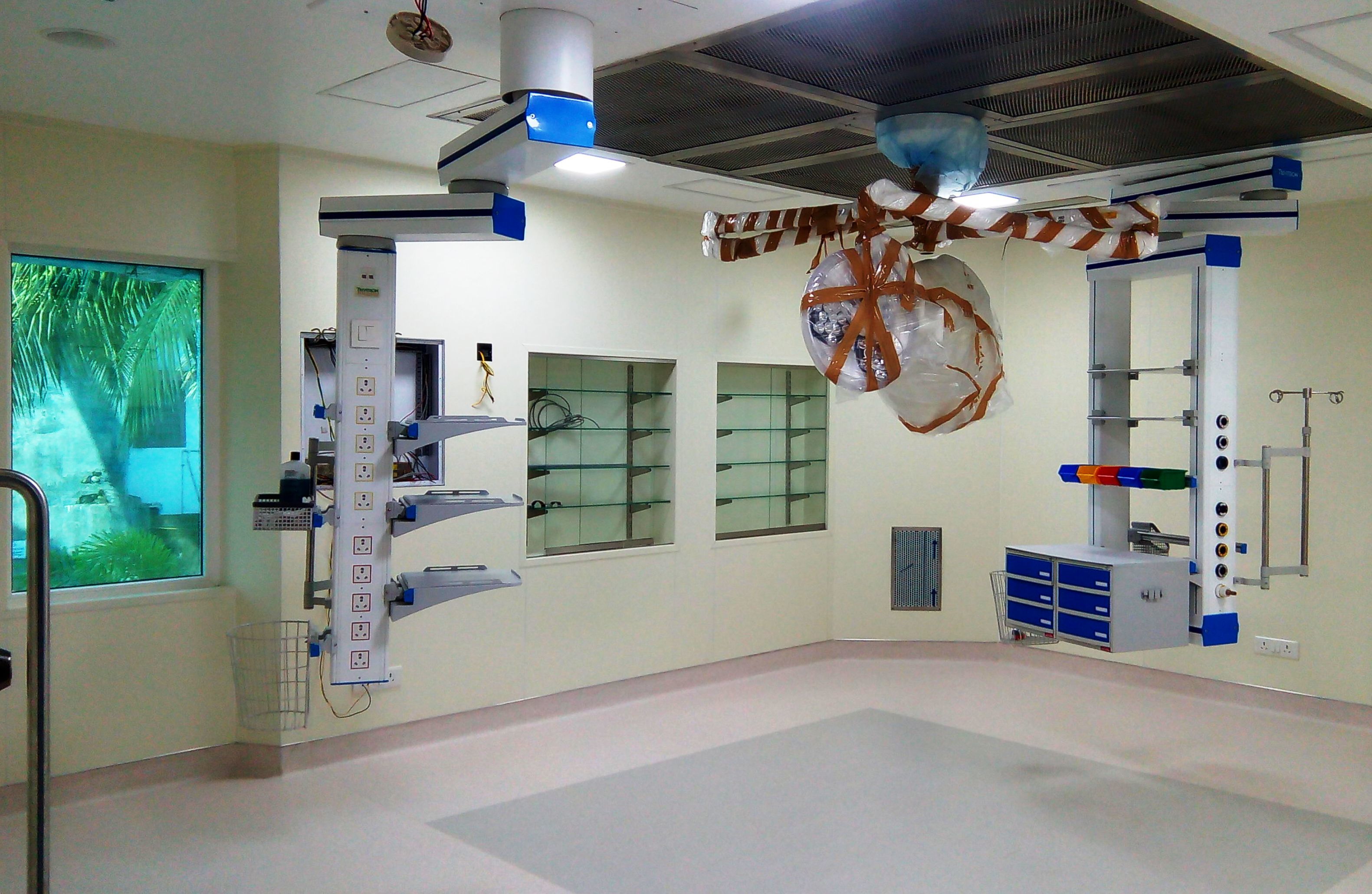 Surgeon Pendant - Aluminum, 1500mm X 100mm X 100mm | Ip65, 230v, 10a, 50hz Compliance With Eu Standards
