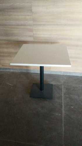 वुड कैफे और मीटिंग टेबल