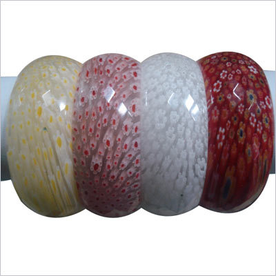 स्टाइलिश कांच की चूड़ियाँ