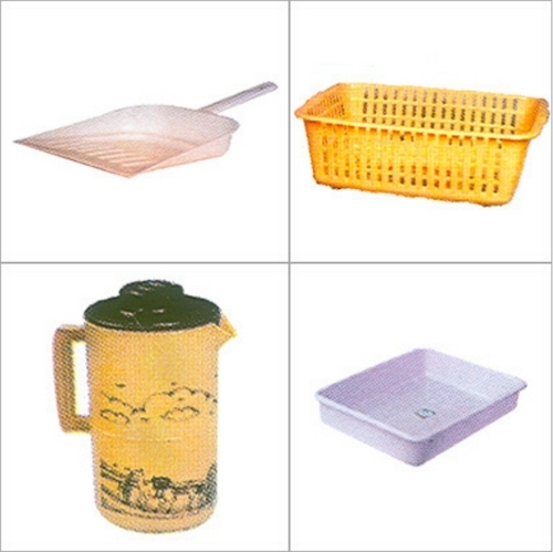 प्लास्टिक पानी के जग और धूल पैन