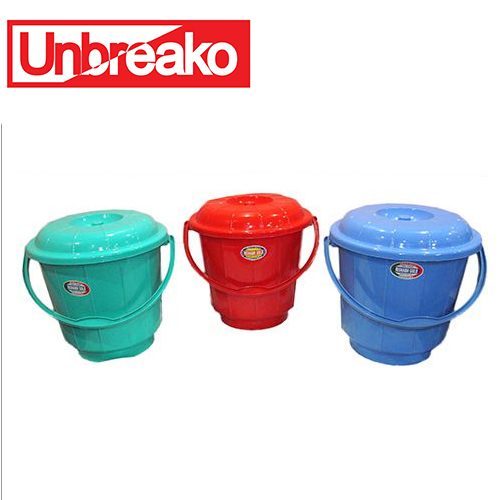 लाल प्लास्टिक की बाल्टी सेट