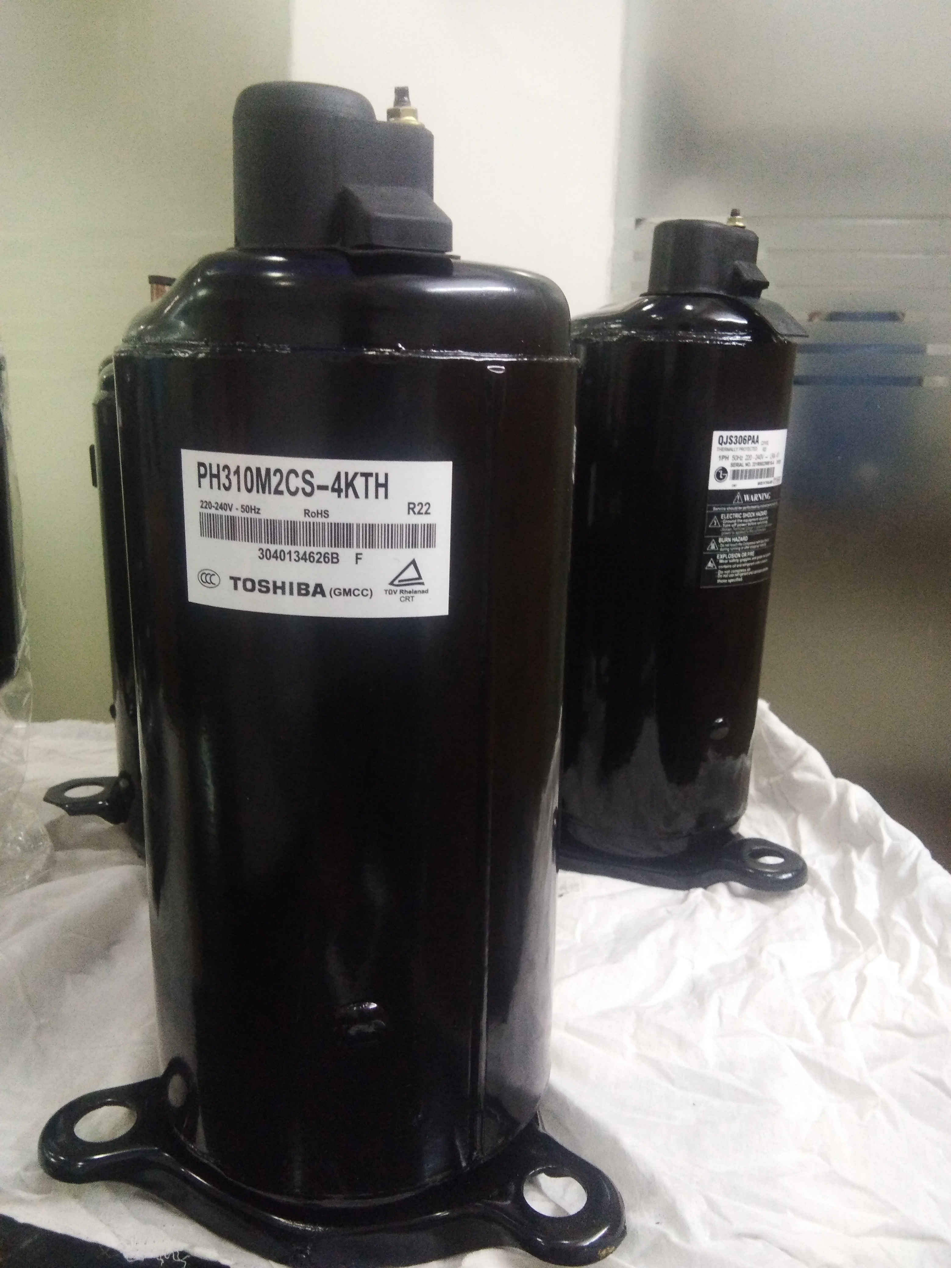 Toshiba 1.5tr Rotary Compressor Voltage: 200 - 220 Volt (V)