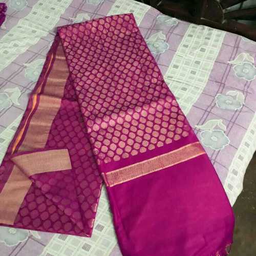 मुलायम रेशमी साड़ी