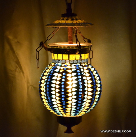 ब्लू एंड व्हाइट मोज़ेक ग्लास वॉल हैंगिंग हैंडमेड