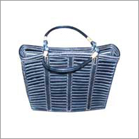 स्काई ब्लू लेदर बैग