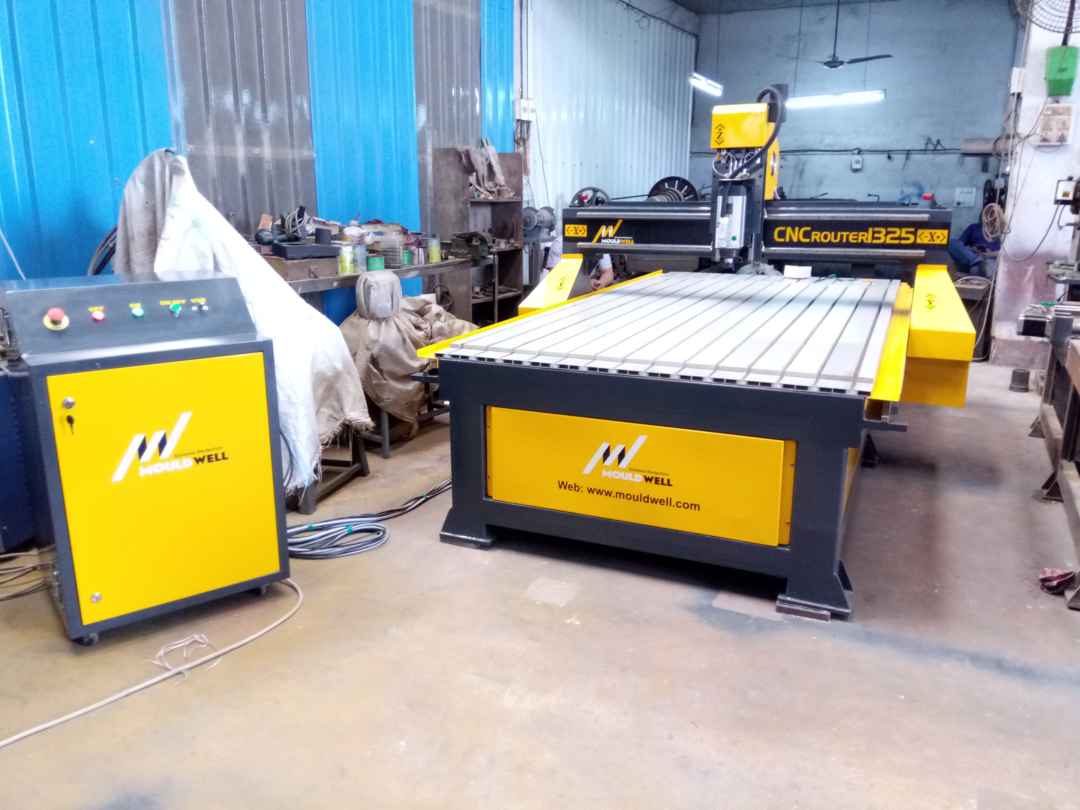 Mwt 1325 Cnc Router - Metal, 1300x2500 Mm, Yellow | High Speed, Automatic, Plc Control, 10,000 Mm/min, 4.5hp Spindle