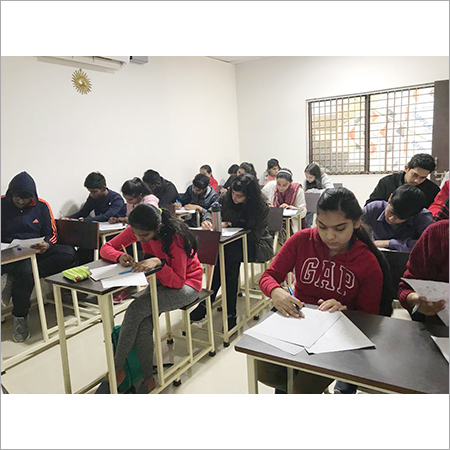नियमित कक्षा कक्ष कार्यक्रम (कक्षा आठवीं से बारहवीं तक)