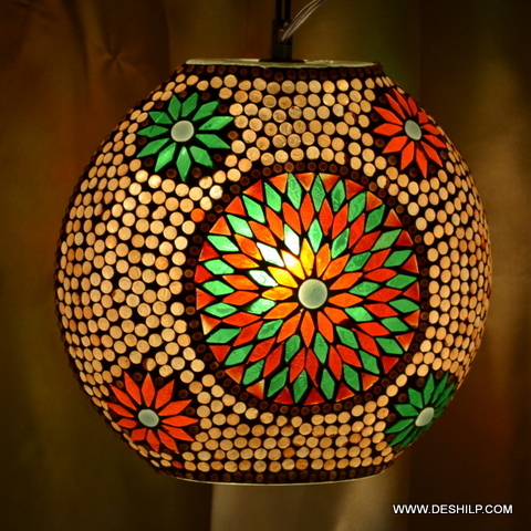 मोज़ेक के साथ मल्टीकलर पर्स शेप ग्लास वॉल हैंगिंग