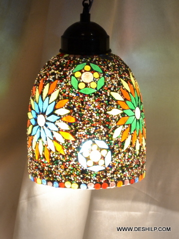 मल्टीकलर एंटीक-स्टाइल वॉल हैंगिंग