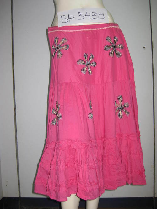 महिलाओं के फैशनेबल स्कर्ट