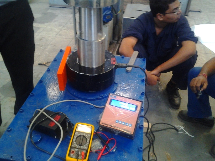 Clamp On Type Rotary Torque Sensor Accuracy: 0.5 %