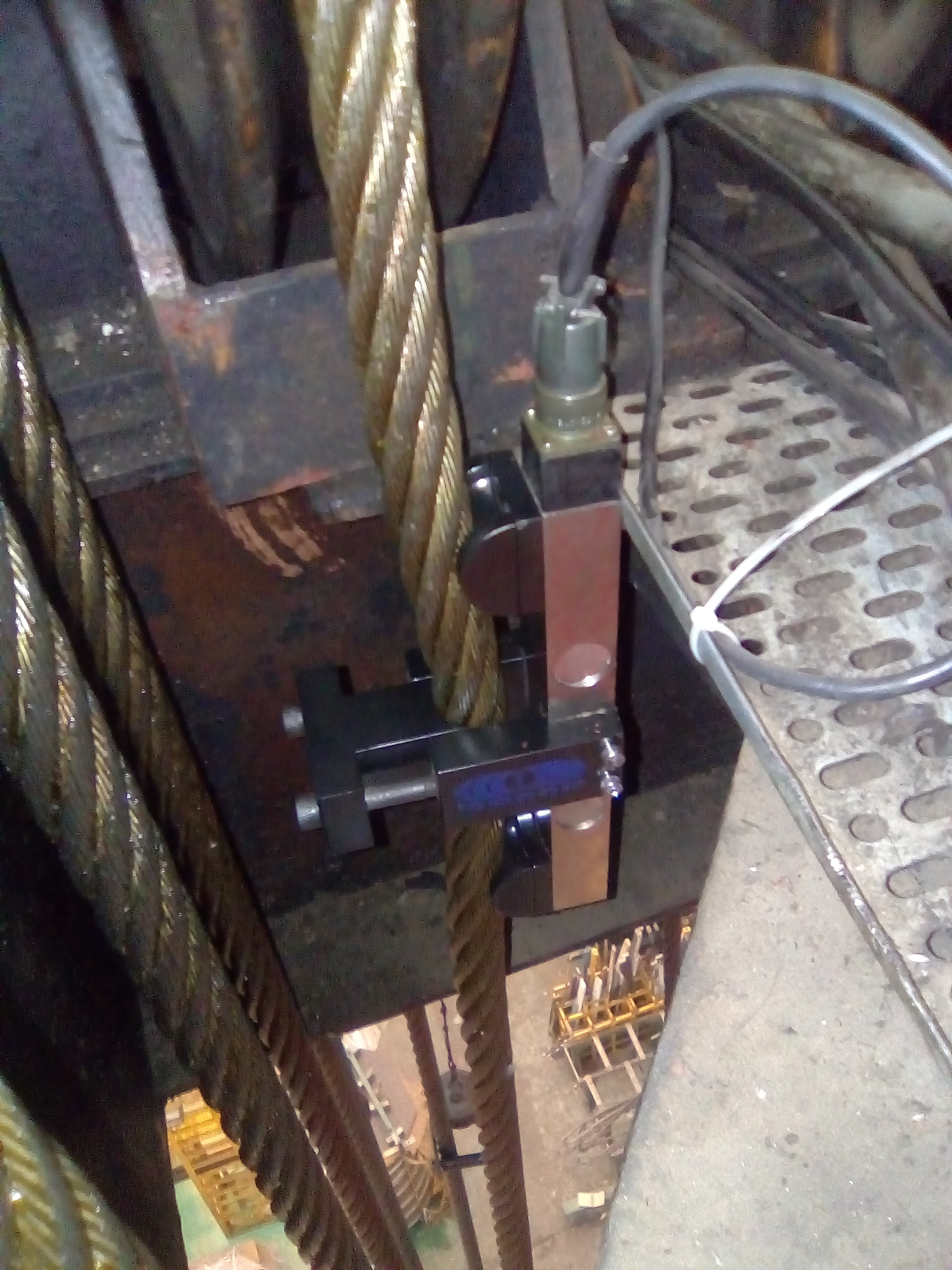 Rope Clamp Load Cell Accuracy: 0.1 %