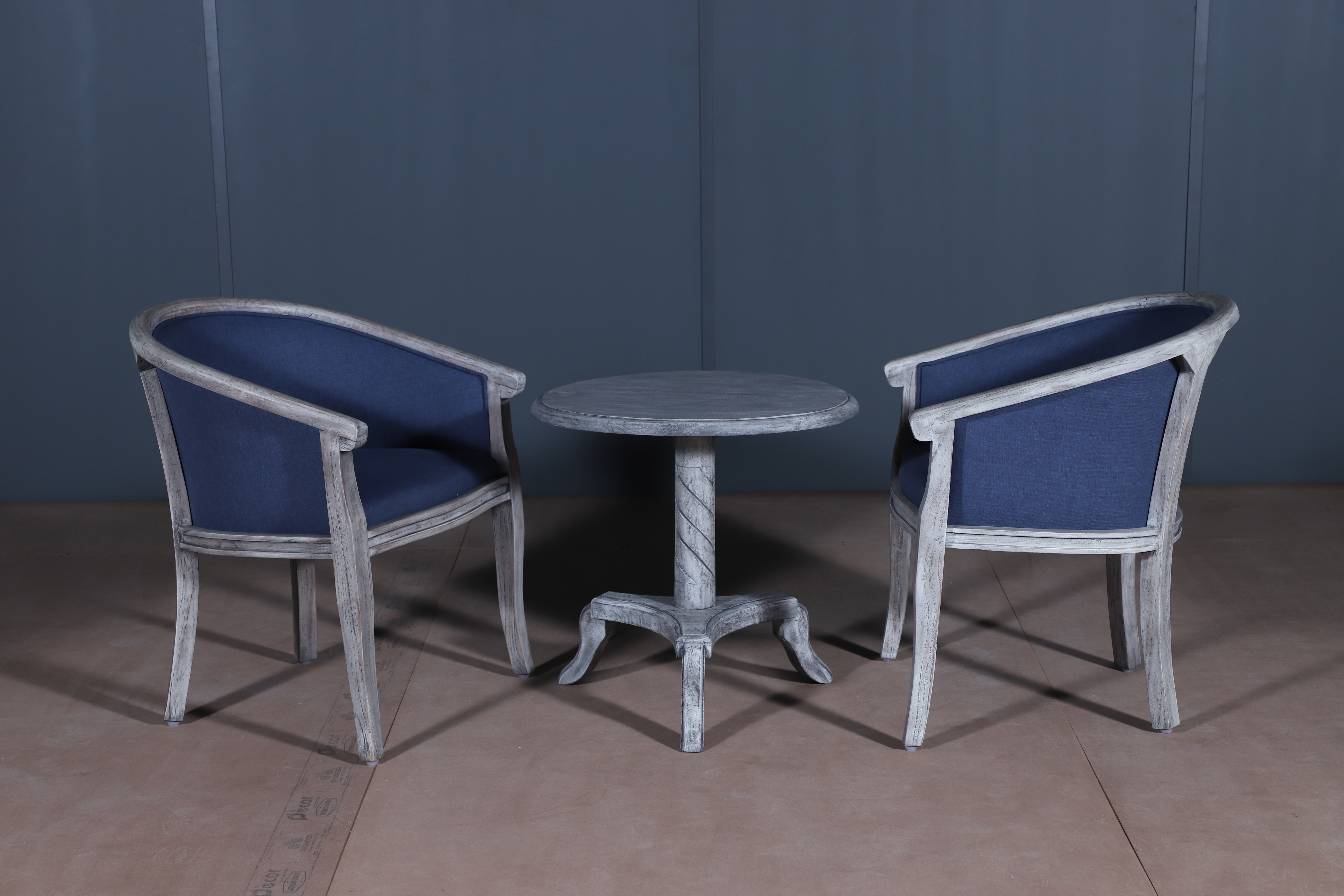 Accent Chair With Design Round Table