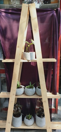 लकड़ी के स्टैंड