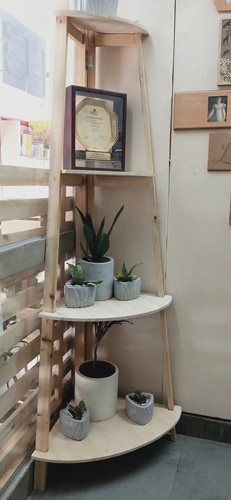 लकड़ी के स्टैंड