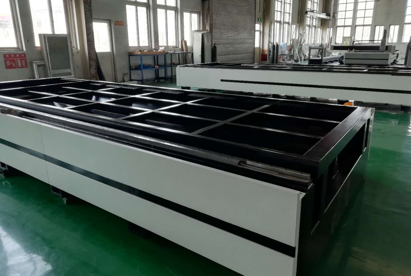 1mm~12mm Fiber Laser Cutting Machine