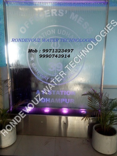 कांच का पानी का पर्दा