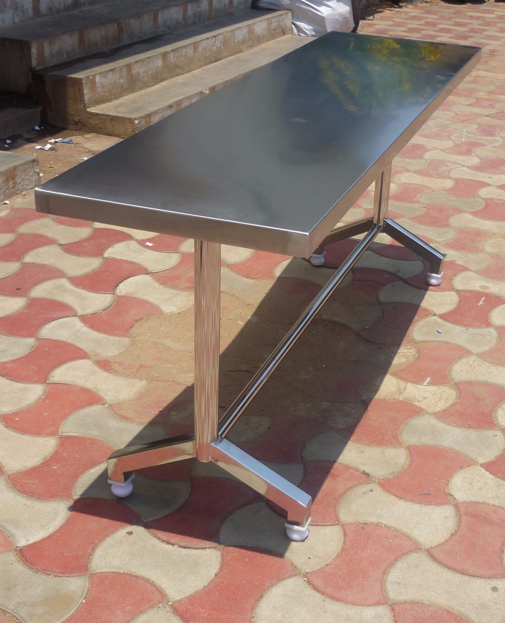 Machine Made Marriage Hall Dining Table