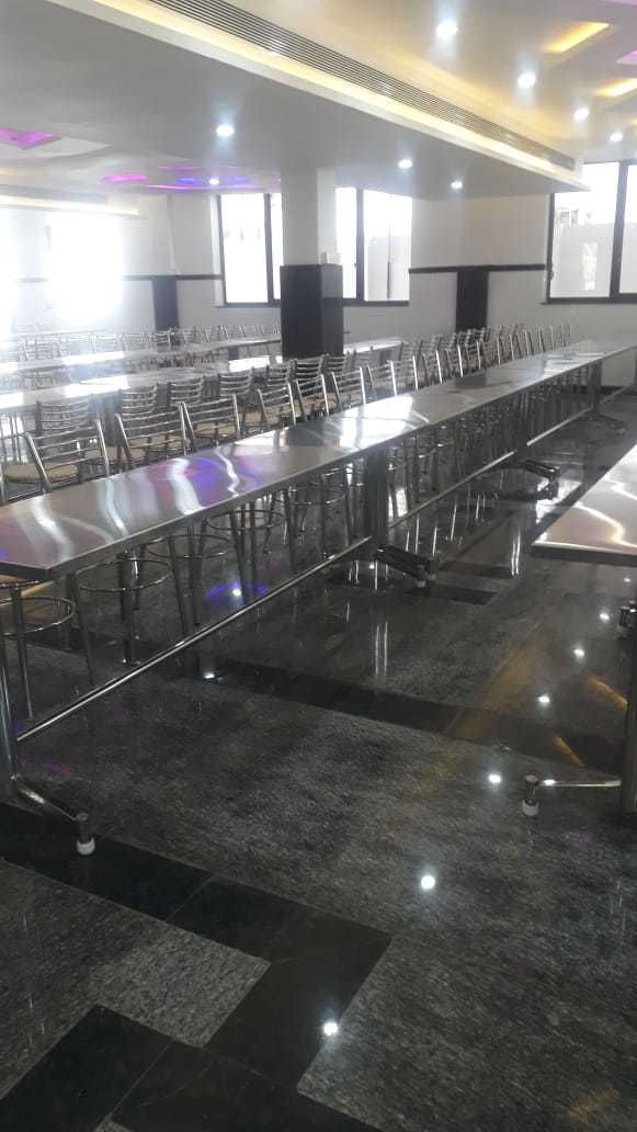 Machine Made Marriage Hall Dining Table