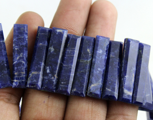 प्राकृतिक सोडालाइट स्टिक बीड्स