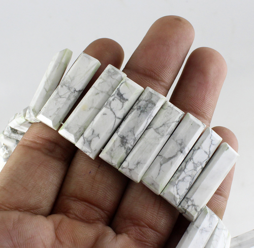 प्राकृतिक Howlite स्टिक मोती